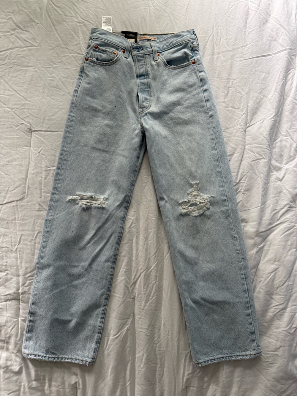 NWT Levi's Light Blue Distressed Ribcage Straight Ankle Jeans